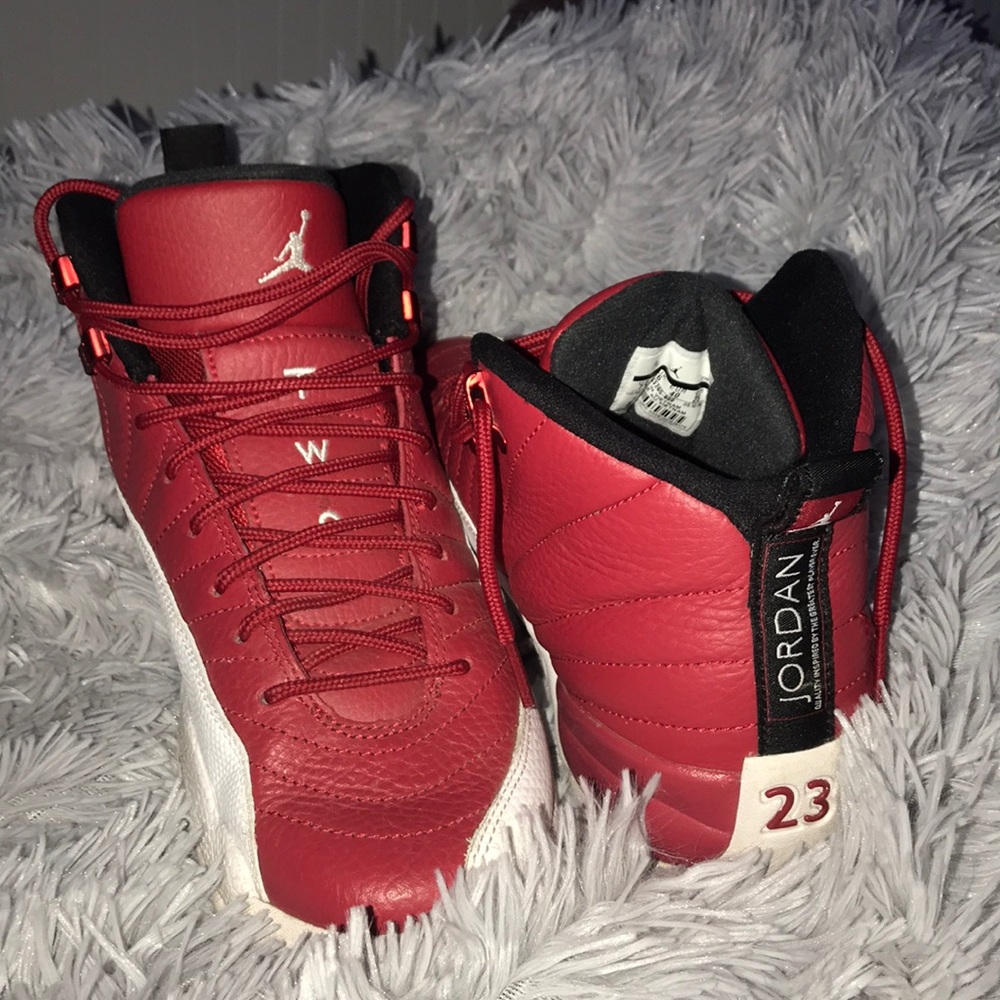 Air Jordan 12 Retro ‘Gym Reds - Picture 2 of 4
